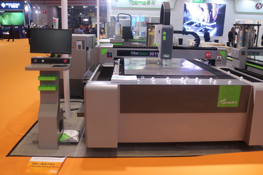 DEMA-X7光纖激光切割機參展 DEMA-X7光纖激光切割機參展