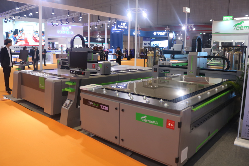 DEMA-X6光纖激光切割機參展 DEMA-X6光纖激光切割機參展