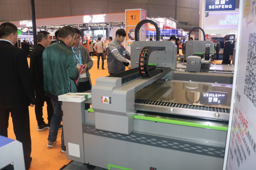 客戶咨詢得馬廣告雕刻機 客戶咨詢得馬廣告雕刻機