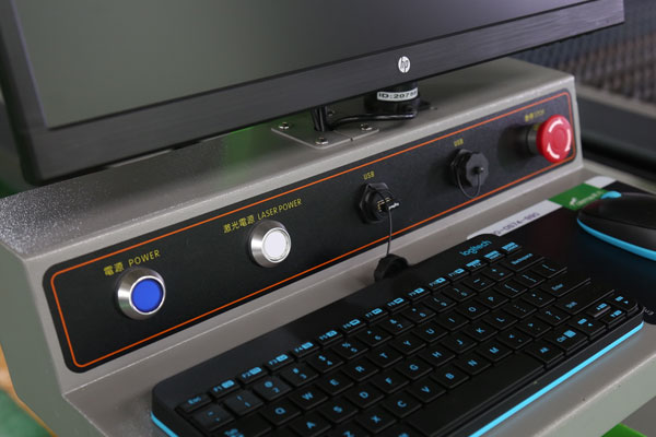 得馬廣告雕刻機使用的電腦 得馬廣告雕刻機使用的電腦