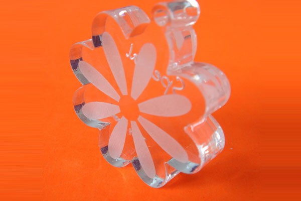 廣告用雕刻機加工亞克力 廣告用雕刻機加工亞克力