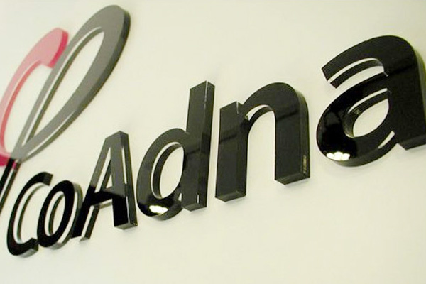 雕刻機加工的水晶字 雕刻機加工的水晶字