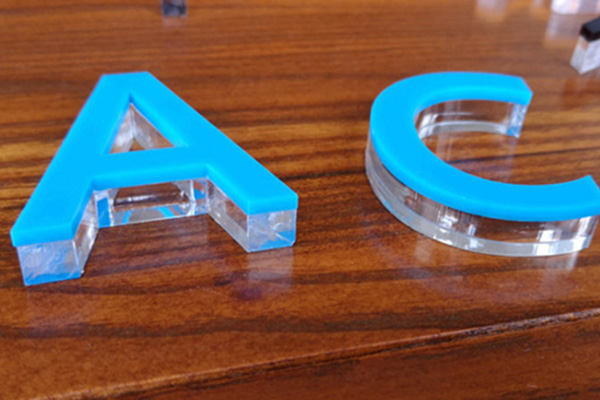 廣告雕刻機加工水晶字 廣告雕刻機加工水晶字