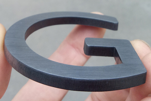 廣告雕刻機加工的金屬字 廣告雕刻機加工的金屬字