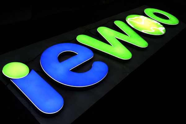 廣告雕刻機加工無邊框發光字 廣告雕刻機加工無邊框發光字