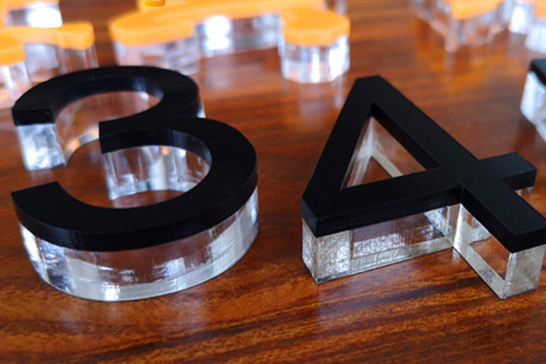 廣告雕刻機加工水晶字 廣告雕刻機加工水晶字