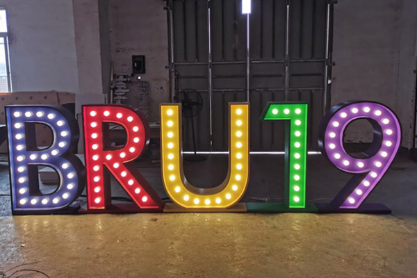 廣告雕刻機加工的燈泡字 廣告雕刻機加工的燈泡字