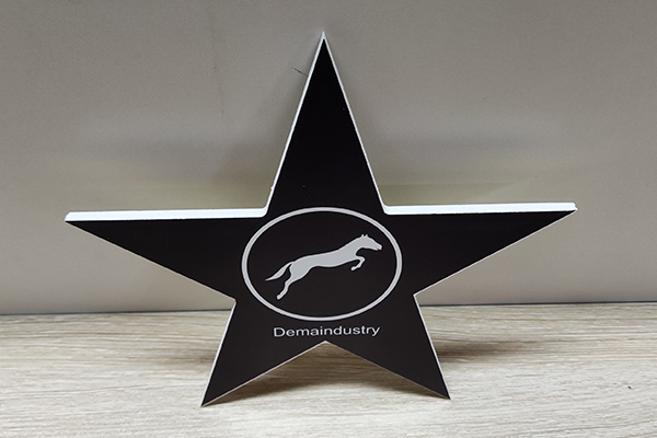 得馬-Z3高速巡邊雕刻機切割PVC板 得馬-Z3高速巡邊雕刻機切割PVC板