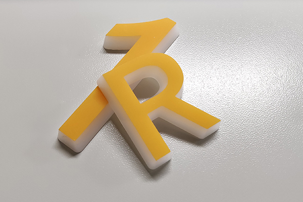 得馬-Z3高速巡邊雕刻機裁切的亞克力字展示 得馬-Z3高速巡邊雕刻機裁切的亞克力字展示