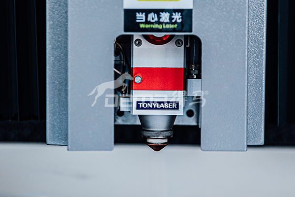 得馬光纖激光切割機(jī)局部圖 得馬光纖激光切割機(jī)局部圖