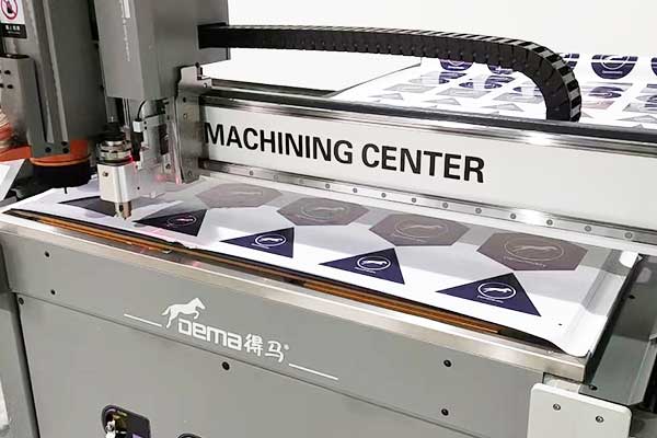 得馬Z3高速巡邊雕刻機(jī) 得馬Z3高速巡邊雕刻機(jī)