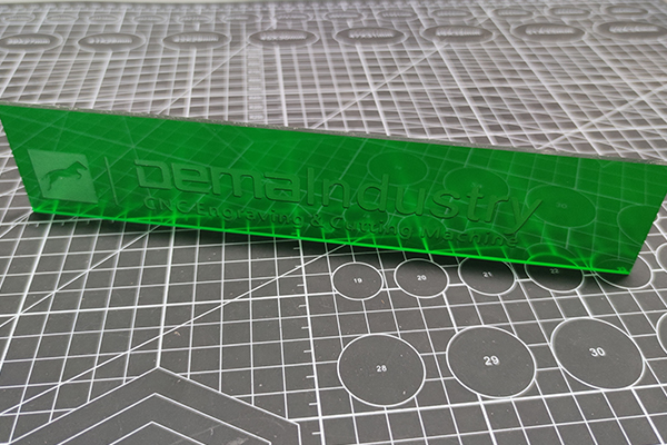 得馬Z3高速巡邊雕刻機加工的亞克力板 得馬Z3高速巡邊雕刻機加工的亞克力板