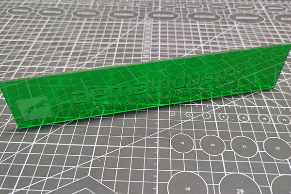 得馬Z3高速巡邊雕刻機(jī)加工的亞克力 得馬Z3高速巡邊雕刻機(jī)加工的亞克力