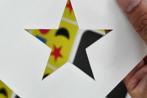 得馬Z3高速巡邊雕刻機裁切KT板 得馬Z3高速巡邊雕刻機裁切KT板