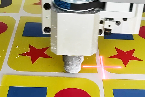 得馬Z3高速巡邊雕刻機切割KT板 得馬Z3高速巡邊雕刻機切割KT板