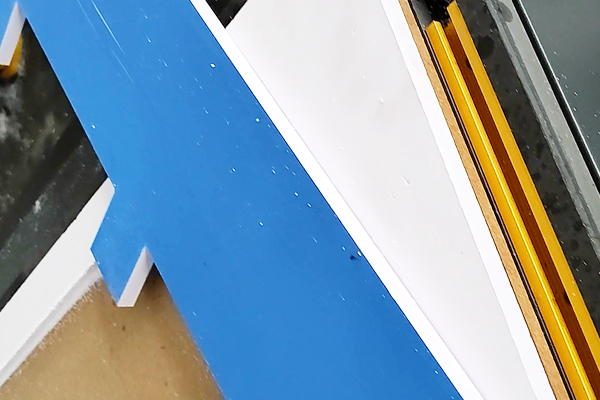 得馬Z3高速巡邊雕刻機切割的PVC板 得馬Z3高速巡邊雕刻機切割的PVC板