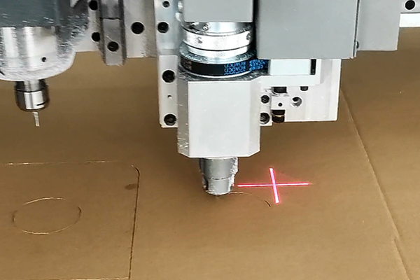 得馬Z3高速巡邊雕刻機切割瓦楞紙 得馬Z3高速巡邊雕刻機切割瓦楞紙