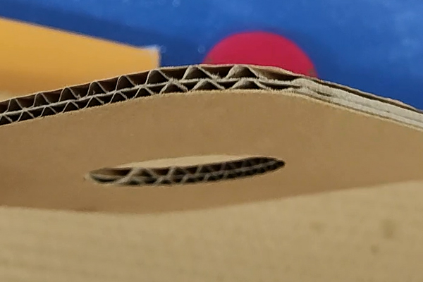 得馬巡邊雕刻機Z3切割瓦楞紙 得馬巡邊雕刻機Z3切割瓦楞紙