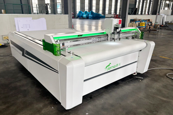 得馬F11高速巡邊異形裁切機 得馬F11高速巡邊異形裁切機