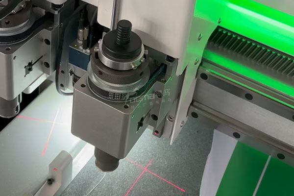 得馬F11高速裁切機細節(jié) 得馬F11高速裁切機細節(jié)