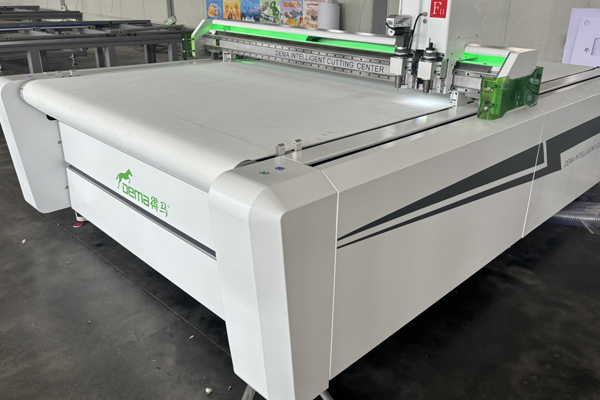 得馬F11高速裁切機 得馬F11高速裁切機