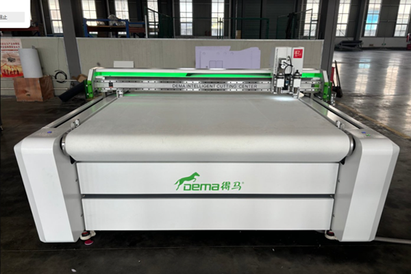 得馬F11高速異形巡邊裁切機 得馬F11高速異形巡邊裁切機