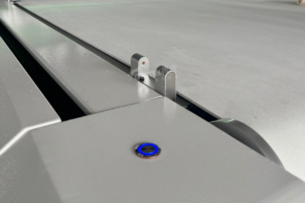 得馬F11高速裁切機(jī) 得馬F11高速裁切機(jī)激光對(duì)刀儀