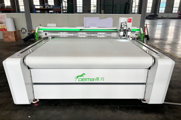 得馬F11高速巡邊裁切機 得馬F11高速巡邊裁切機