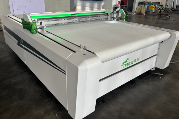 得馬F11高速裁切機(jī) 得馬F11高速裁切機(jī)