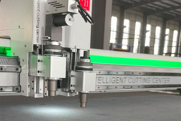 得馬F11高速裁切機(jī) 得馬F11高速裁切機(jī)