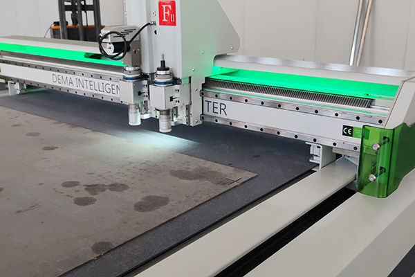 得馬F11高速裁切機 得馬F11高速裁切機