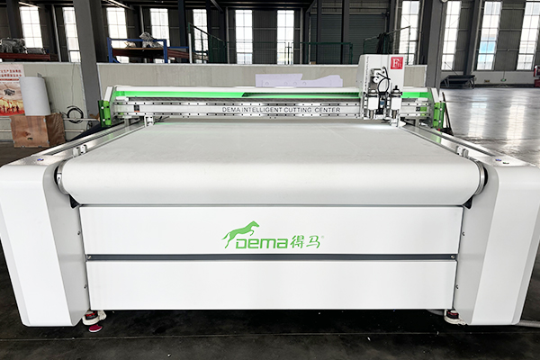 得馬F11高速裁切機 得馬F11高速裁切機