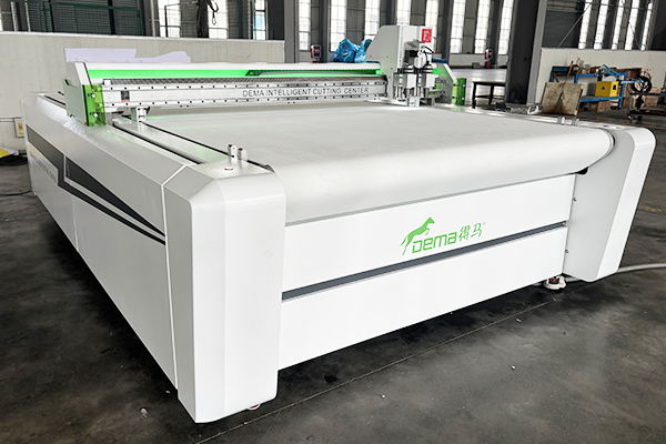 得馬F11高速裁切機 得馬F11高速裁切機
