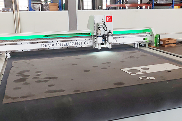 得馬F11高速裁切機(jī) 得馬F11高速裁切機(jī)