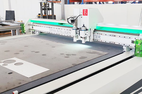 得馬F11高速裁切機(jī) 得馬F11高速裁切機(jī)